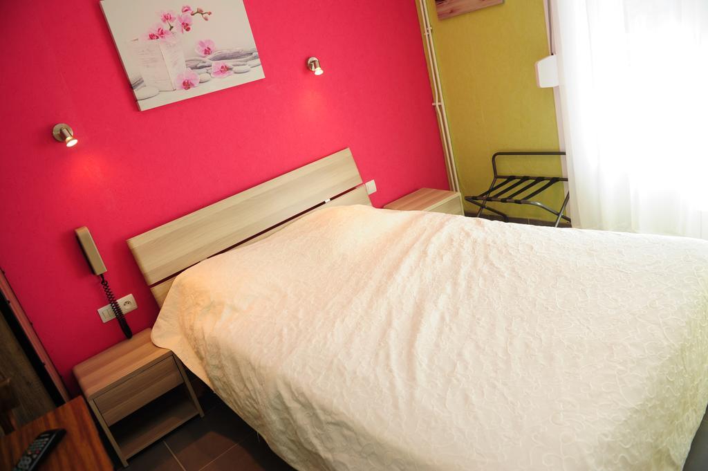 Hotel Logis Le Franco Belge Monthermé Habitación foto