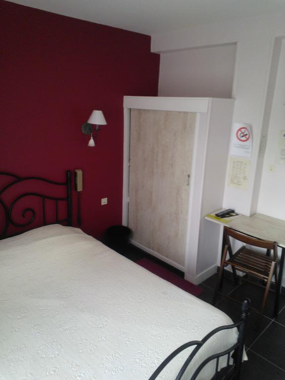 Hotel Logis Le Franco Belge Monthermé Habitación foto